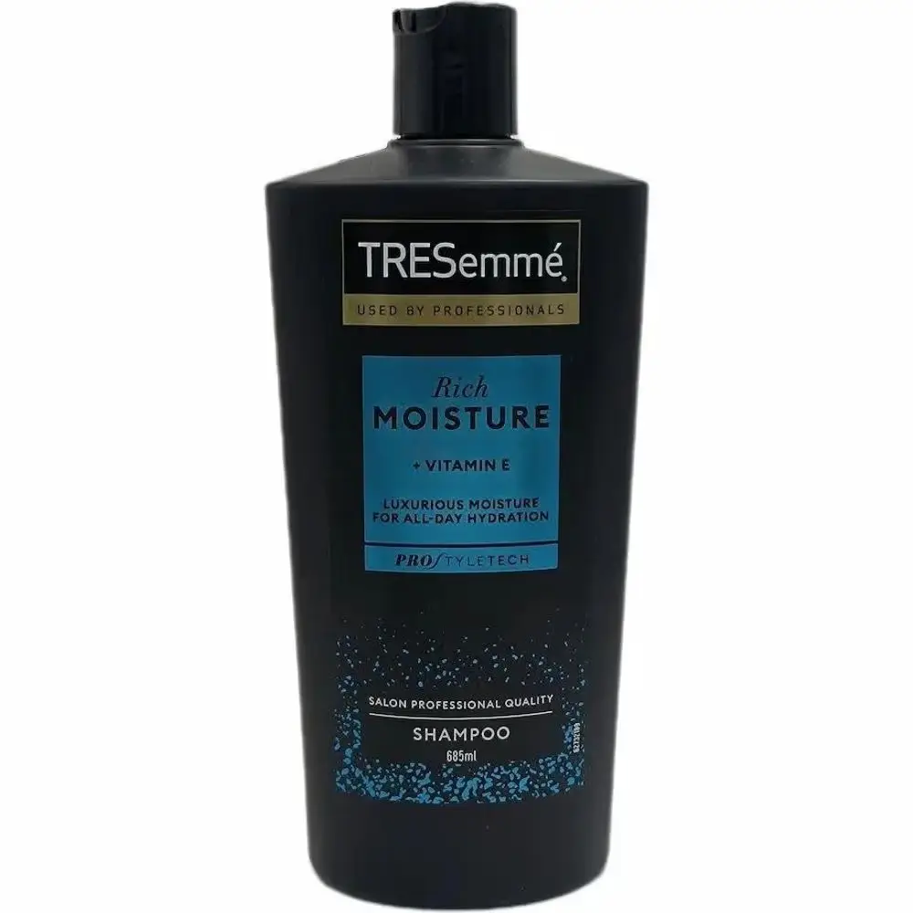 TRESemmé Rich Moisture + Vitamin E Shampoo (685 ml)